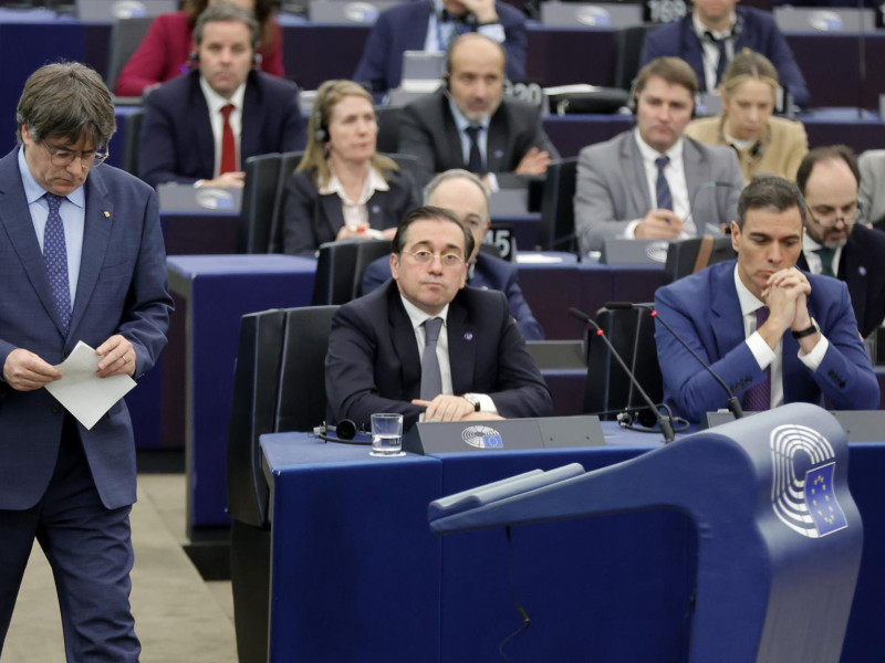 Imagen de archivo del Parlamento Europeo en el que coincidieron sin mirarse Sánchez y Puigdemont