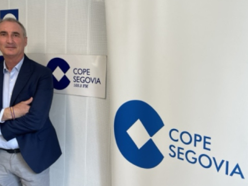 El alcalde de Segovia, José Mazarías, visita los estudios de COPE Segovia