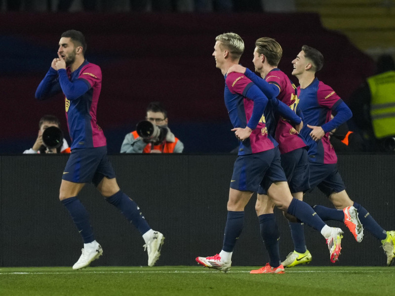 Ferran Torres celebra el gol del Barcelona - Betis