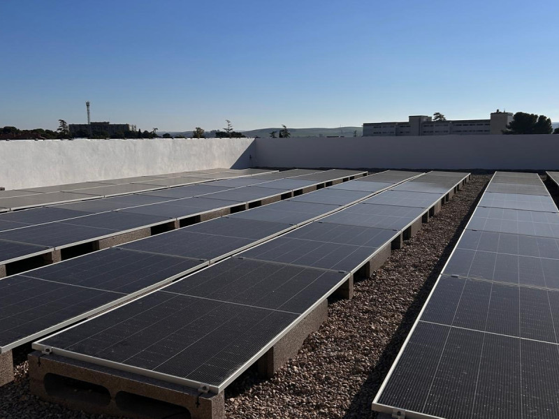 Cubierta con placas fotovoltaicas