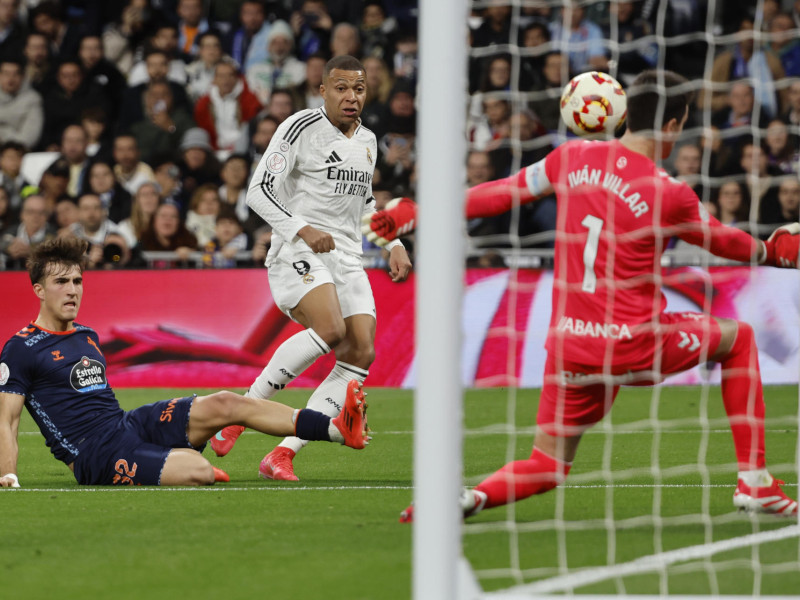 Kylian Mbappé consigue el primer gol del Real Madrid contra el Celta en la Copa del Rey.