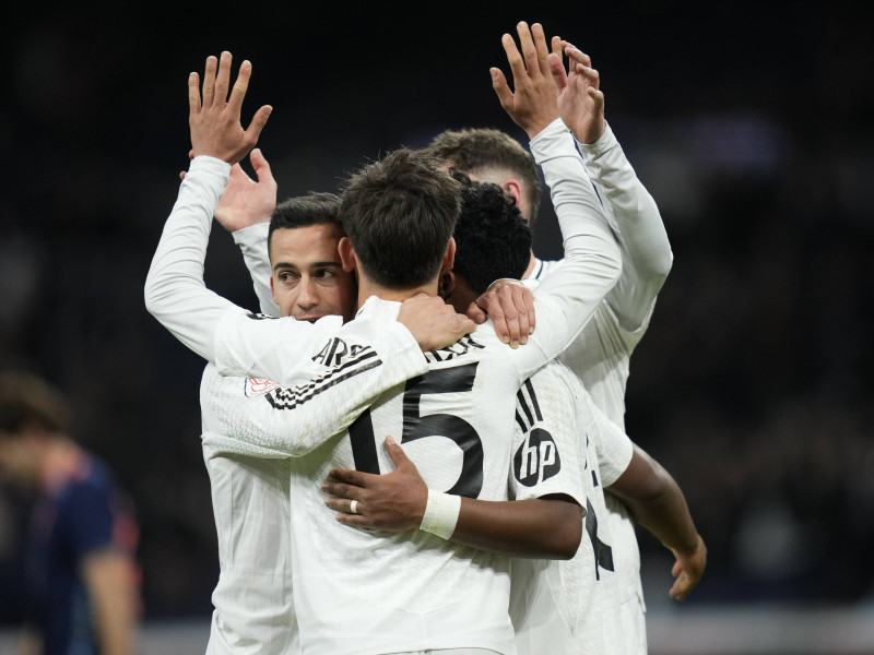 Los jugadores del Real Madrid celebran la victoria contra el Celta.