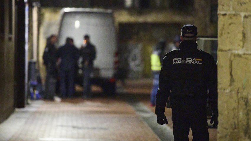 MIRANDA DE EBRO (BURGOS), 16/01/2025.- Un amplio operativo de Policía Nacional busca desde primera hora de este jueves en una iglesia evangélica de Miranda de Ebro (Burgos) los restos de Marisa Villaquirán, desaparecida el 7 de diciembre de 2004, tras hallarse nuevos indicios que llevan a sospechar que podrían encontrarse en el interior del recinto religioso. EFE/David Pérez-Cejuela