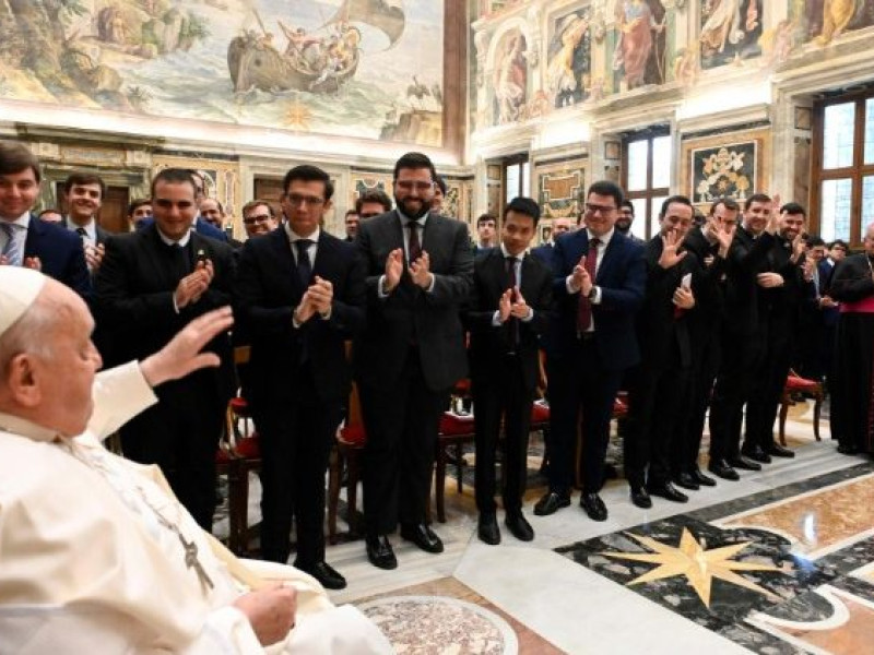 Llegada de Francisco a la audiencia con los miembros del Seminario Conciliar de San Pelagio (Córdoba)