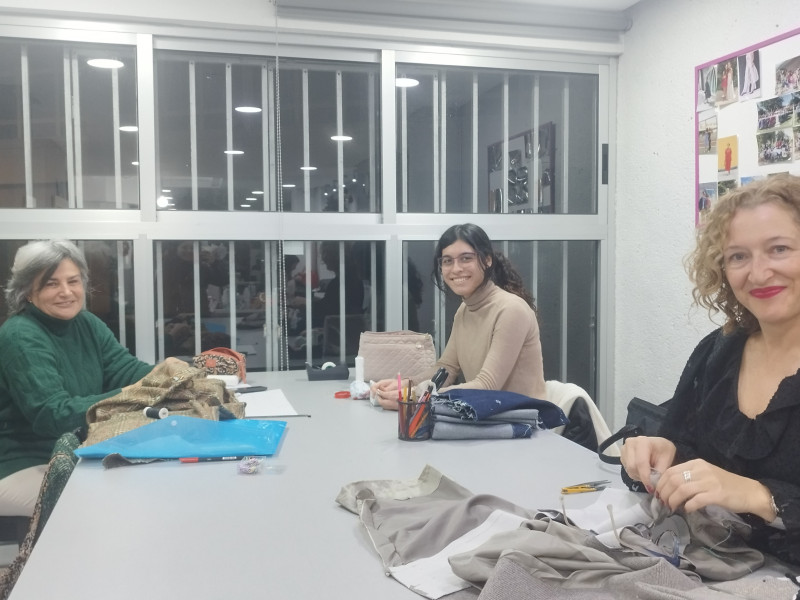 María, Yasmin y Pilar, alumnas de la academia