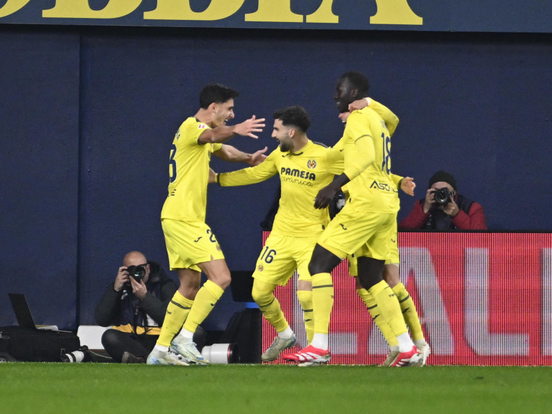 El Villarreal celebra el gol de Baena al Mallorca