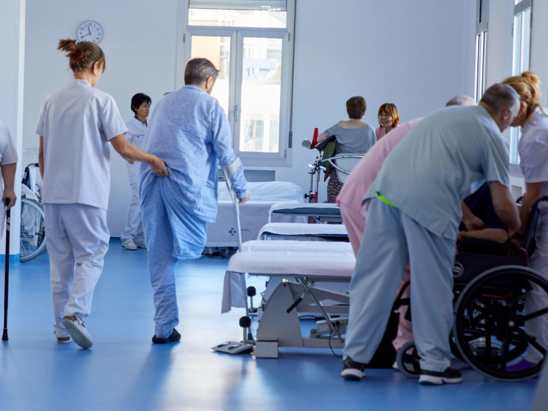 Enfermeras con pacientes, Rehabilitación, Hospital Donostia, San Sebastián, Gipuzkoa, País Vasco