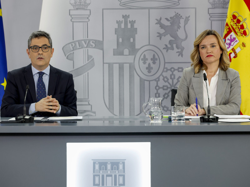 Félix Bolaños y Pilar Alegría, tras el consejo de ministros.