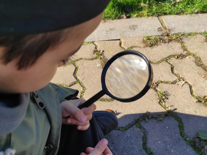 Ibrahim, un niño de cinco años nacido en Logroño con sordera profunda