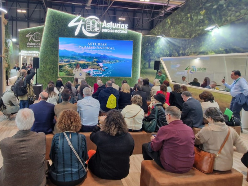 La vicepresidenta del Principado, Gimena Llamedo, en el estand del Principado en Fitur