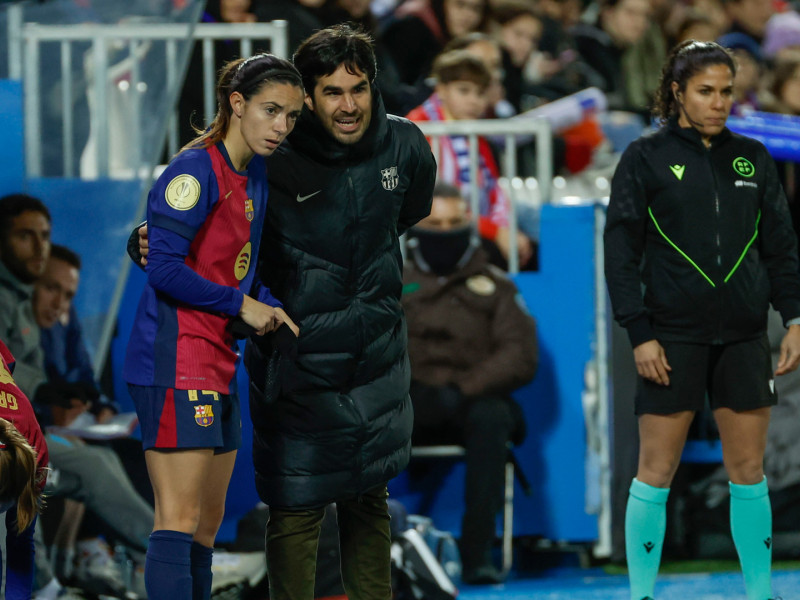 Imagen del banquillo del Barcelona durante la primera semifinal de la Supercopa femenina