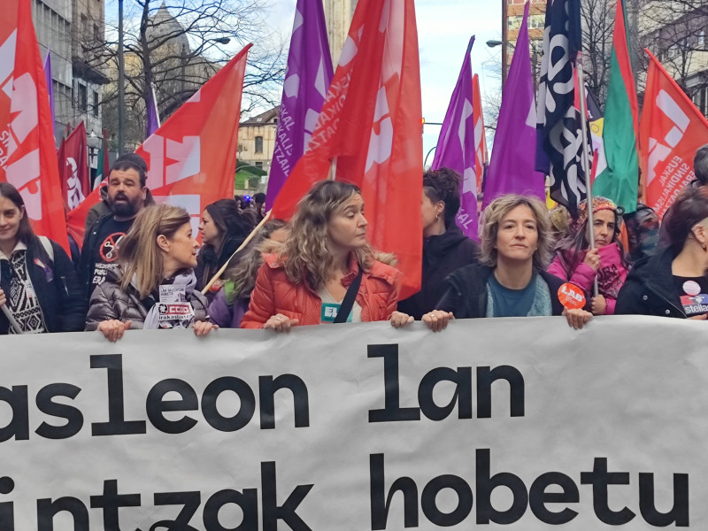 Manifestación de profesores en la primera jornada de huelga educativa en Bilbao 2