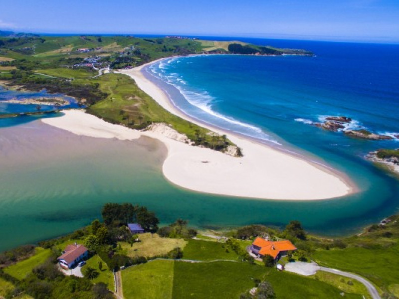 Playa de Oyambre en Valdáliga