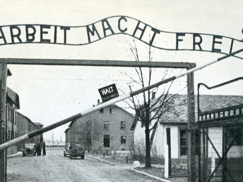 Puerta de entrada al campo de concentración de Auschwitz