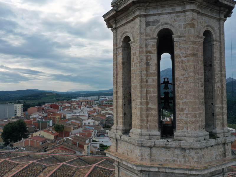 Vista aérea de la iglesia de Santa Eulalia Esparraguera, Baix Llobregat, Cataluña