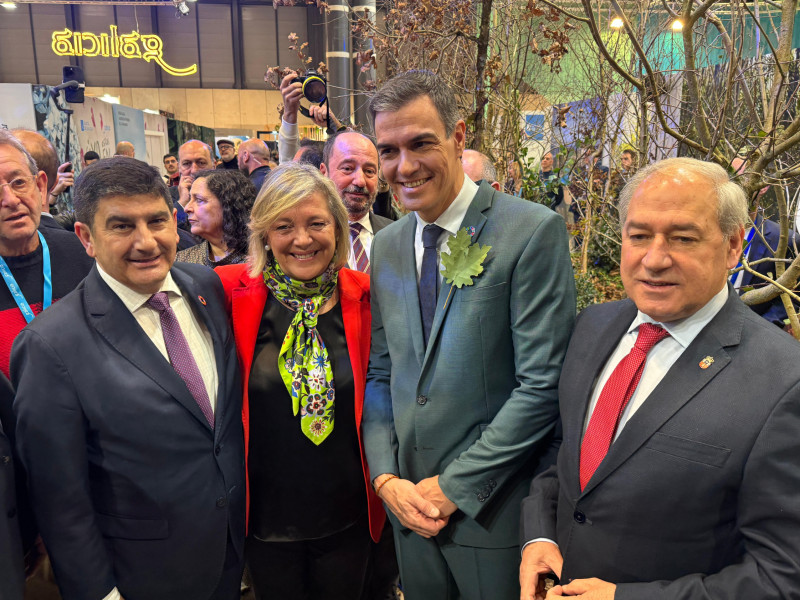 Pedro Sánchez en el stand de Galicia