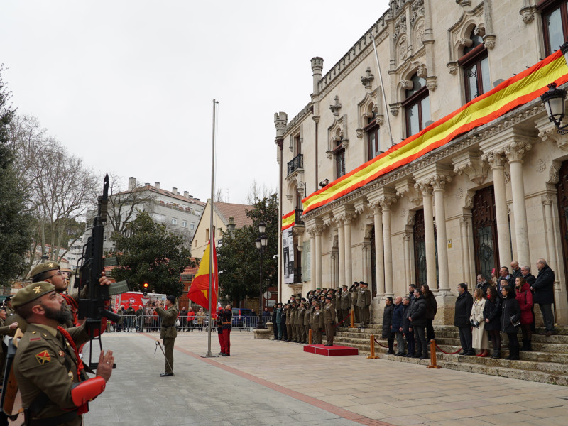 Acto de Izado de Bandera en el Palacio de Capitanía de Burgos