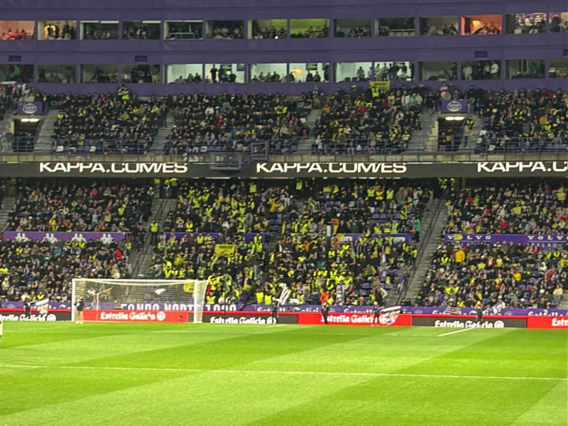 Los aficionados del Valladolid protestan contra Ronaldo.