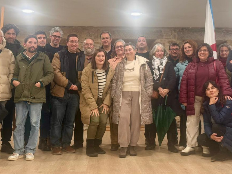 Integrantes del Conello local de Ferrol en el local de la calle Galiano