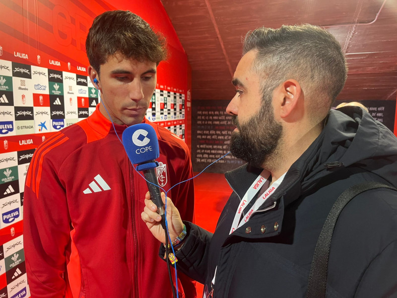 Momento único en Tiempo de Juego: Manu Lama recibe en directo la felicitación de su padre Manolo tras su primer gol