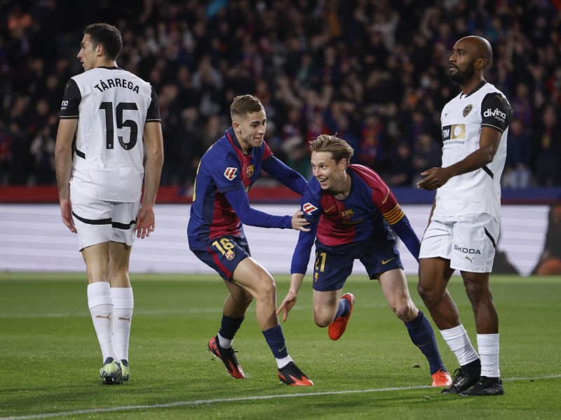 Frenkie De Jong celebra el 1-0 del Barcelona al Valencia