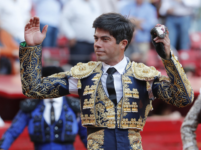 Fermín Rivera, con la oreja cortada este domingo en la Monumental de México