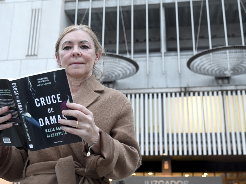 La fiscal delegada de violencia sobre la mujer en Castilla y León, María Boado, publica su primera novela, Cruce de damas