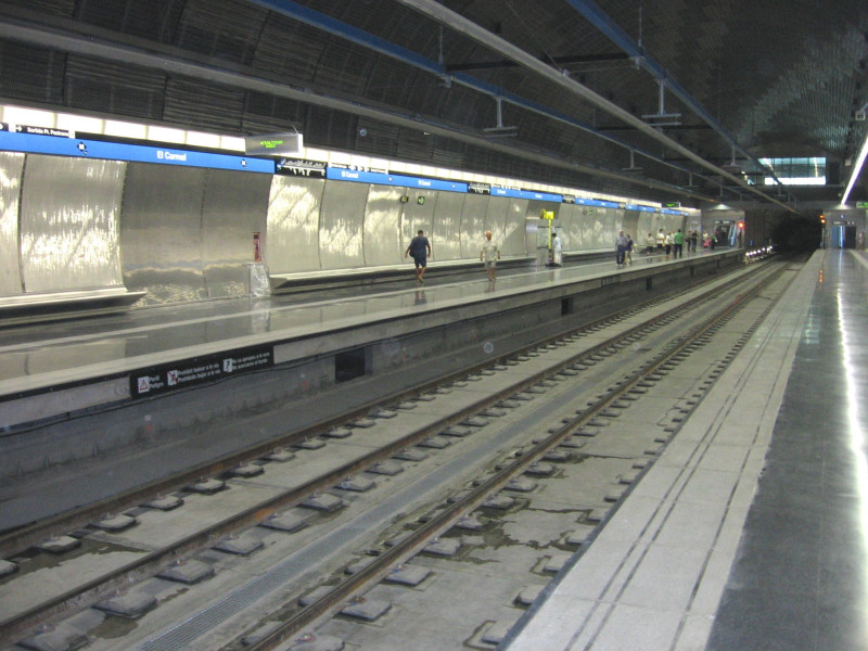 Estación de metro del Carmel, Línea 5