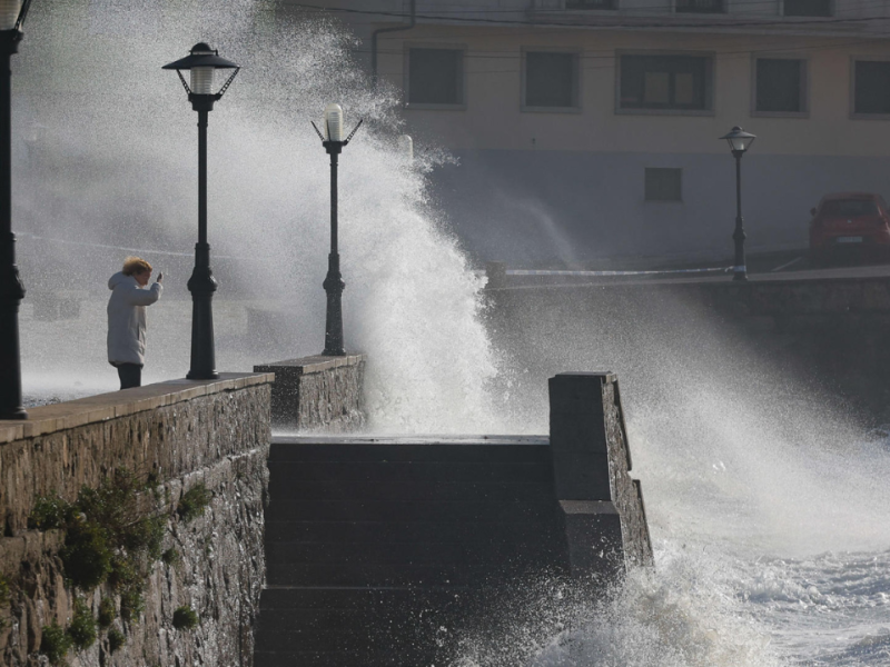 La borrasca Herminia trae alertas en la península por lluvia, viento y mala mar