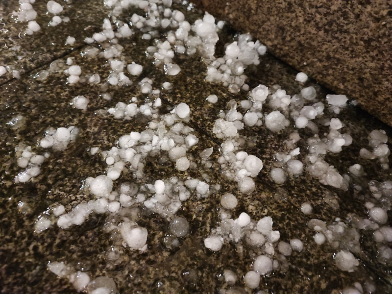 Una fuerte granizada sorprendió a los lucenses a primera hora de la noche