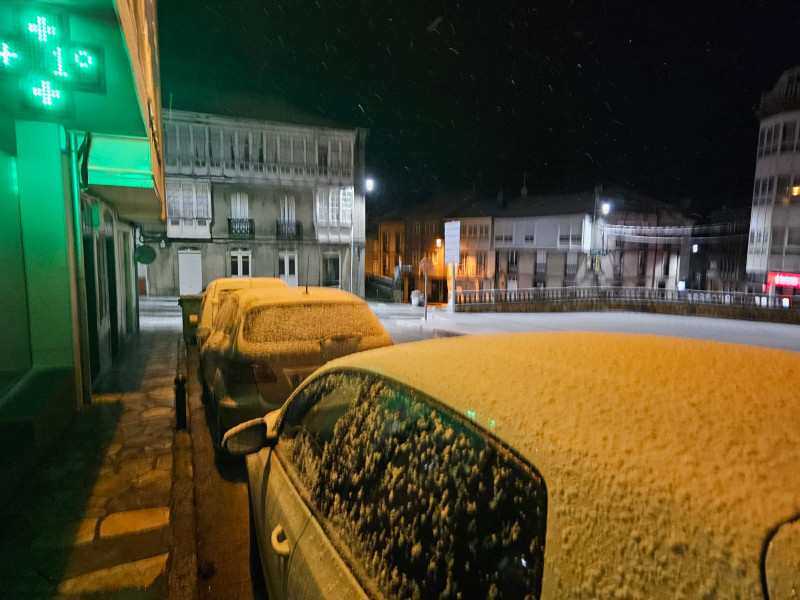 La nieve hizo acto de presencia este martes en la zona de A Fonsagrada