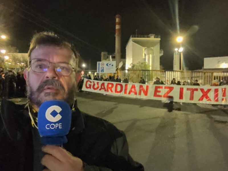 La plantilla de Guardian, Llodio, protesta ante el cierre de la empresa