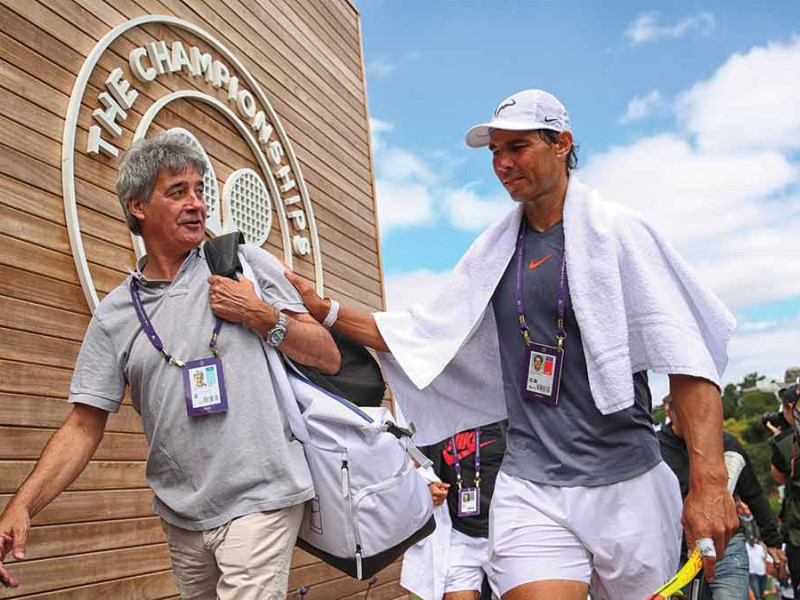 El doctor Ángel Ruiz-Cotorro acompaña a Rafa Nadal en Roland Garros