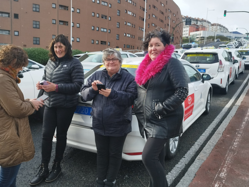 Maite y compañeras taxistas en la protesta del Millennium