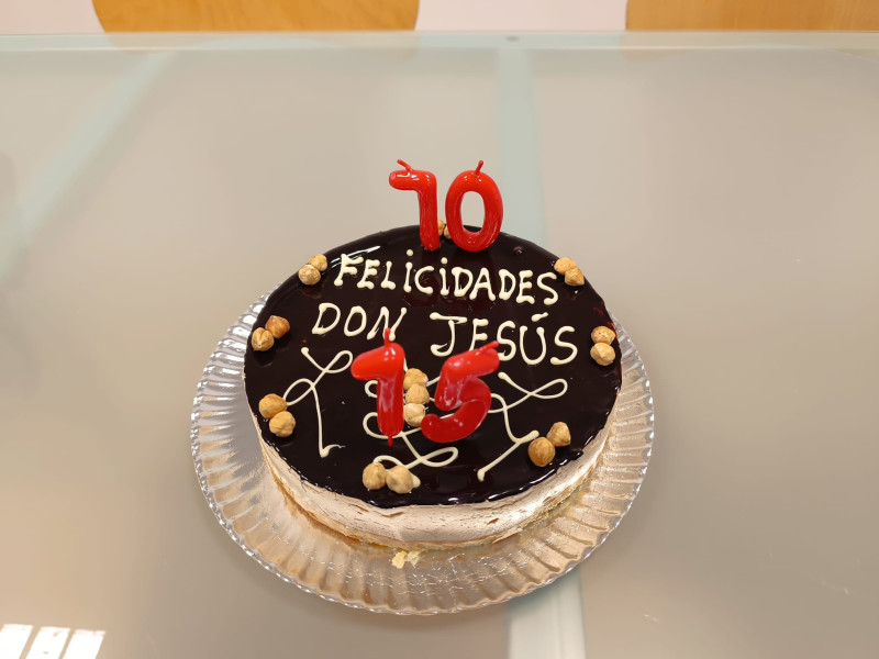 Tarta de felicitación para el Arzobispo de Oviedo