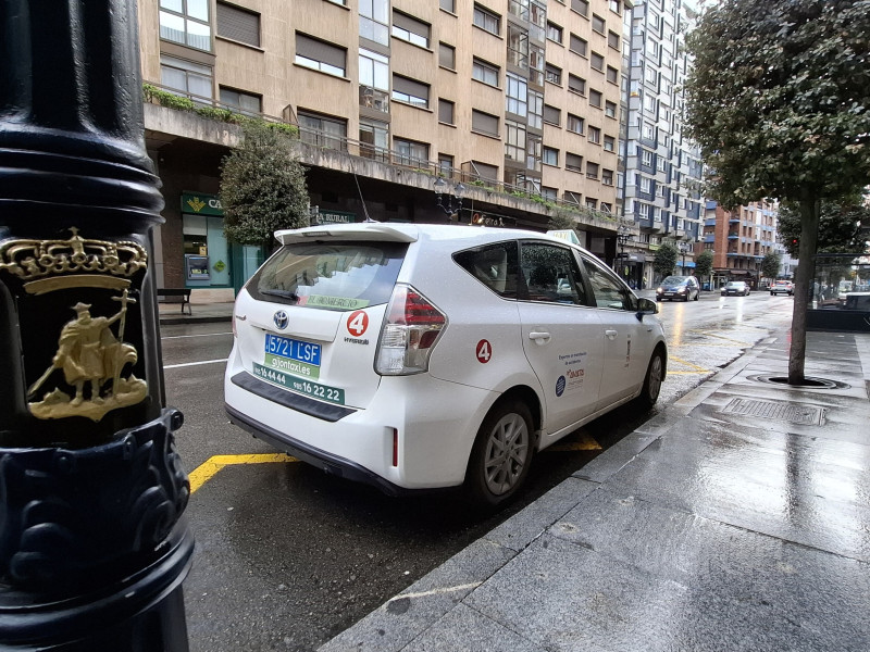 Taxi en una parada de Gijón