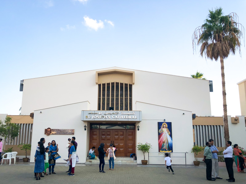 La Catedral de San José (Abu Dabi) fue construida en 1981