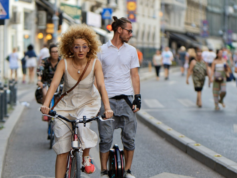 Las bicicletas y patinetes ya no pueden circular por la acera