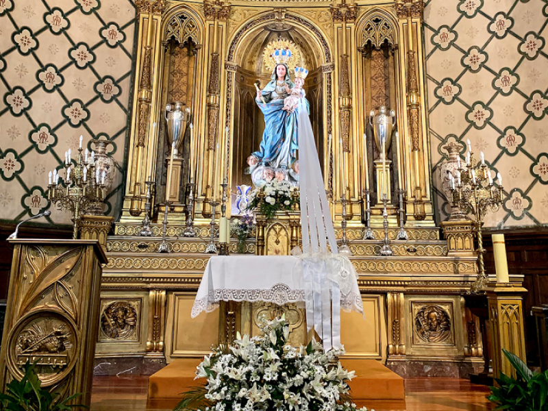 Imagen de la Virgen Blanca en su capilla