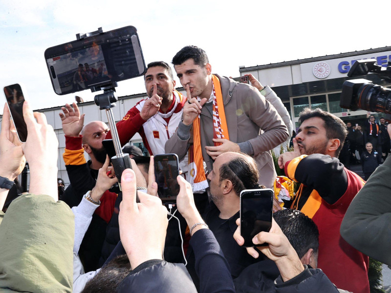 Álvaro Morata, a su llegada al aeropuerto de Estambul.
