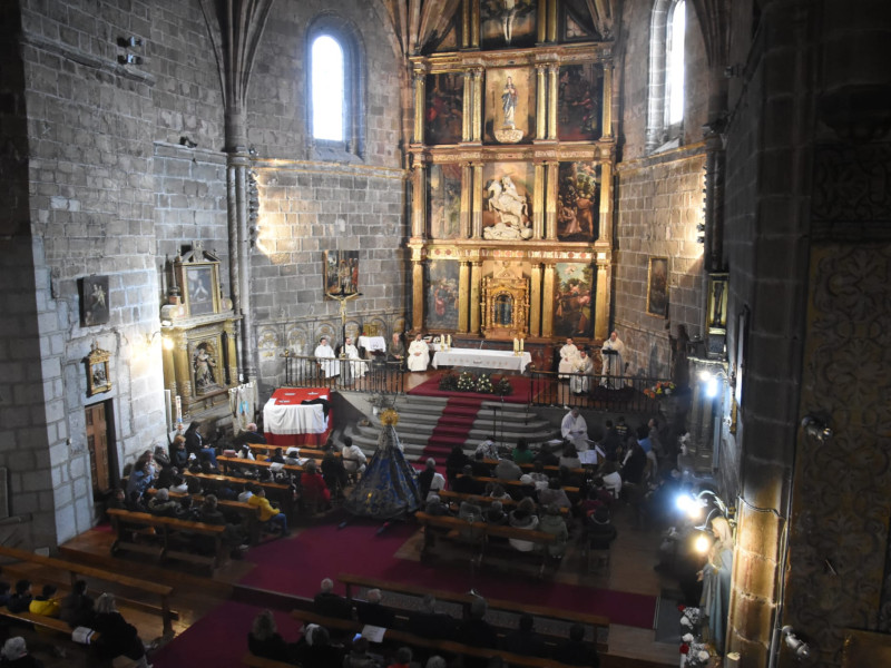 Misa de las Candelas ayer en la unidad pastoral de Santiago y San José Obrero