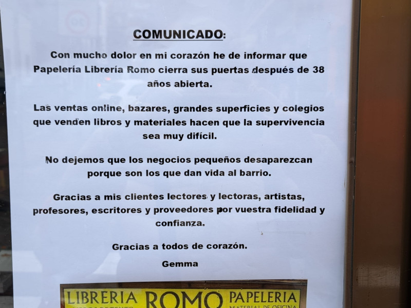 cartel comunicando el cierre