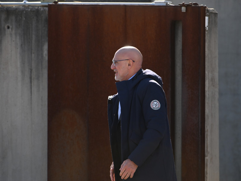 El técnico de la selección masculina de fútbol, Luis de la Fuente, a su salida tras testificar en el juicio que se sigue en la Audiencia Nacional contra ell expresidente de la Real Federación Española de Fútbol (RFEF) Luis Rubiales, por agresión sexual y coacciones a la futbolista Jenni Hermoso