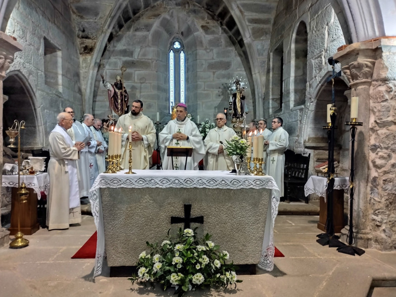 El obispo presidió la eucaristía de inauguración