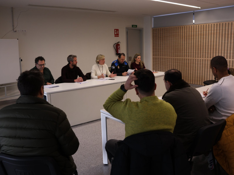 Reunión de la alcaldesa y el teniente de alcaldesa con las comisiones de fiestas