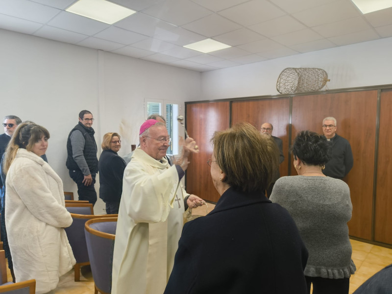 El obispo de Mallorca, Sebastiá Taltavull, bendiciendo el centro.