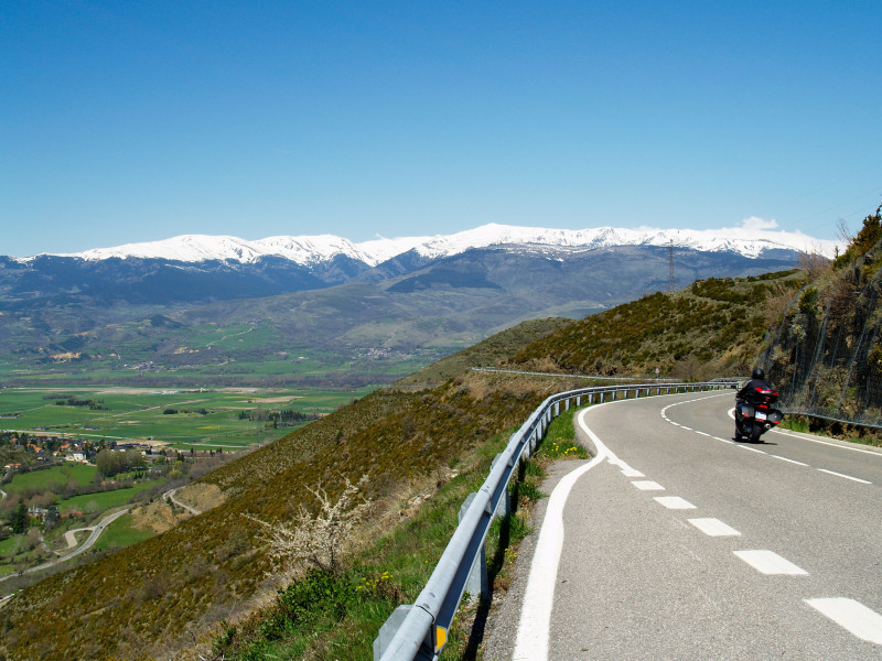 Moto por la carretera N-260 hacia La Seu d'Urgell