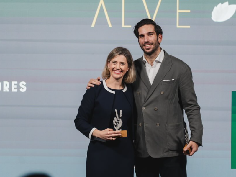 Javier Muñoz, fundador de Vivir Dos Veces, junto a Silvia Álava de FUDEPI