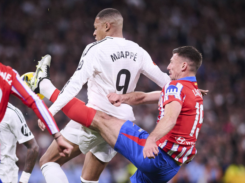 Lenglet evita un remate de Kylian Mbappé en el Real Madrid - Atlético.