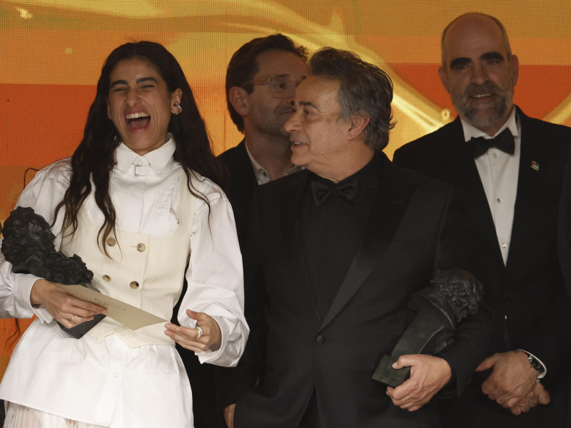 Los actores Eduard Fernández y Carolina Yuste tras conocer el Goya ex aequo a ´Mejor película´ por ´El 47´ y ´La Infiltrada´